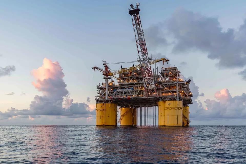 Oil Prices Drop Amid Worries About Trump Tariffs as OPEC+ Increases Supply More than Expected