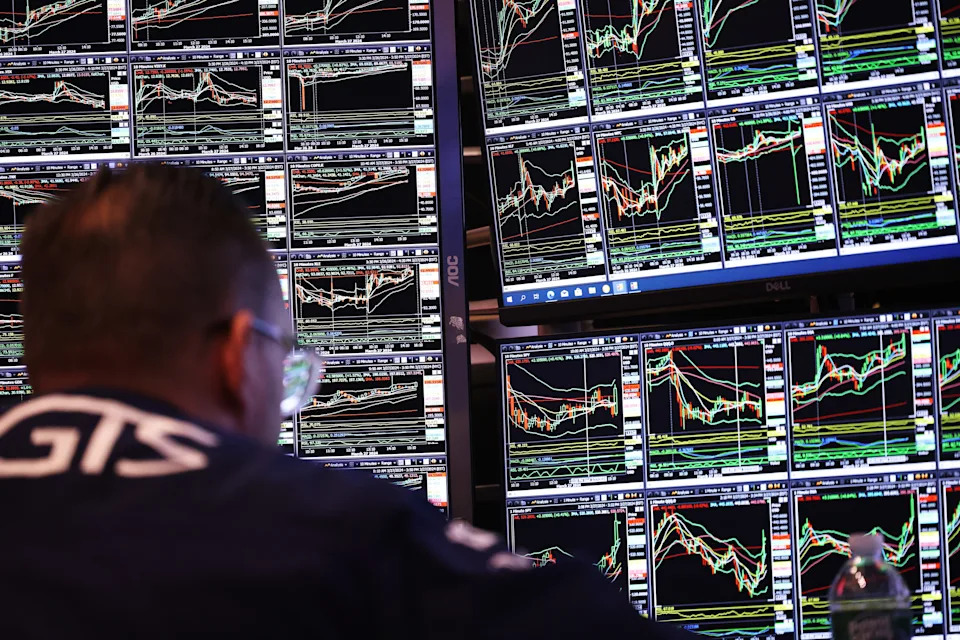 Ford and Snap join a rising number of companies lowering or ditching guidance amid tariff chaos. Here's the list.