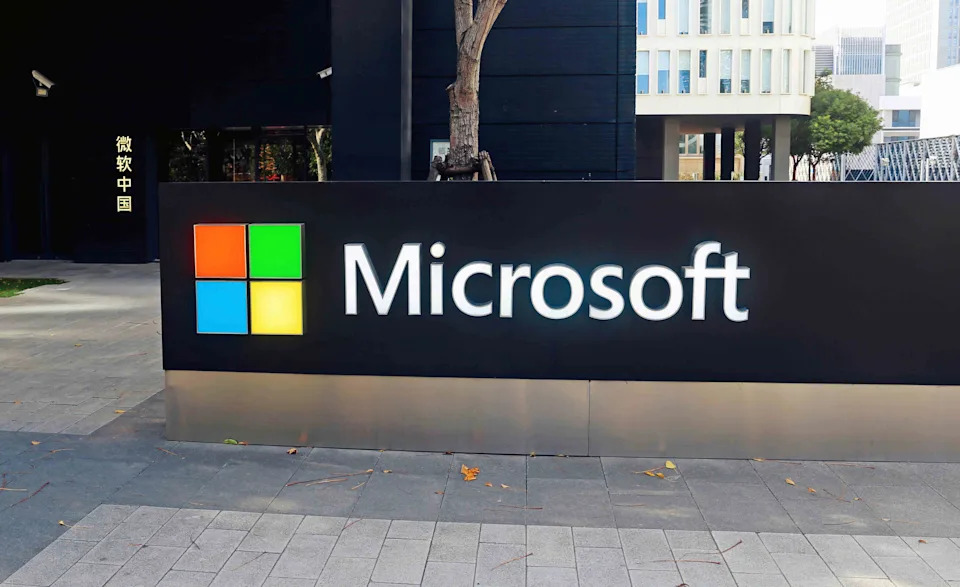 Top Stock Movers Now: Microsoft, Meta Platforms, Roblox, and More