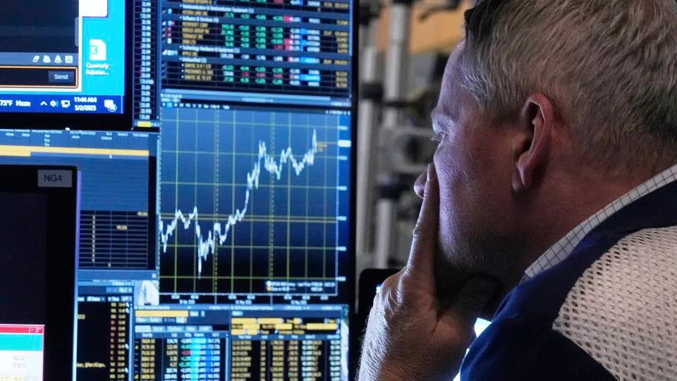 S&P 500 posts longest winning streak in 20 years as Trump and China show some willingness to bend on trade