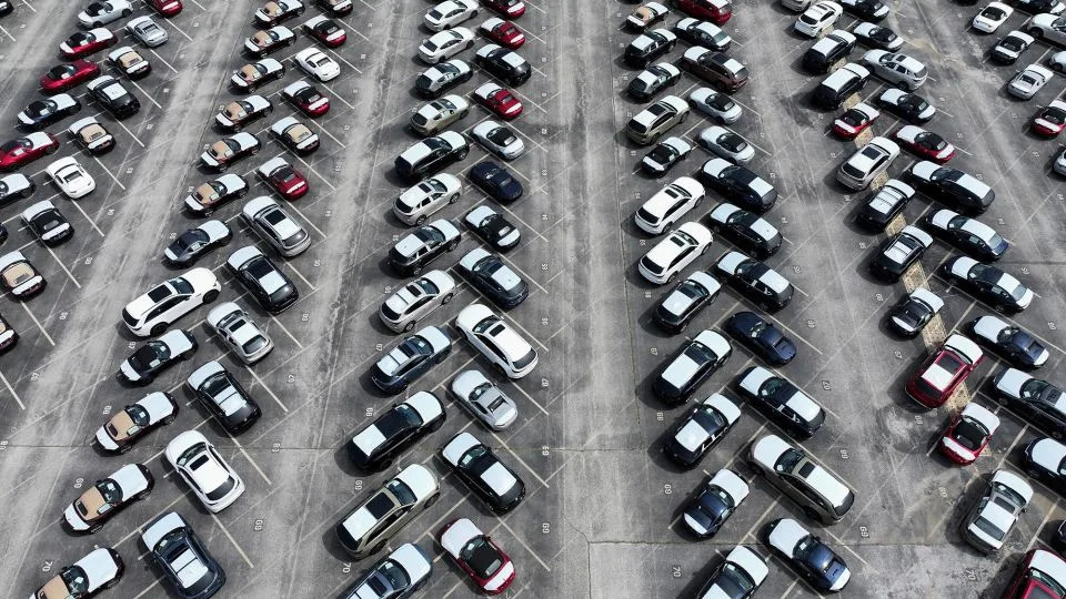 Despite tariffs, car prices aren’t shooting up. That’s not necessarily a good thing