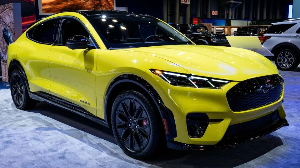 Despite tariffs, car prices aren’t shooting up. That’s not necessarily a good thing