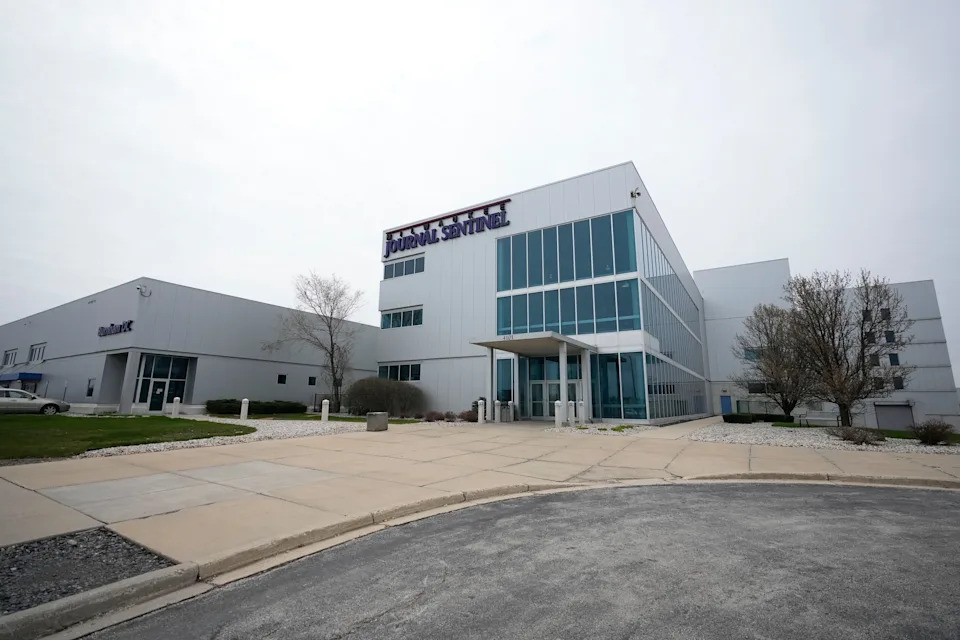 Ex-Journal Sentinel plant's conversion to Global Power site wins approval. It brings 1,000 jobs
